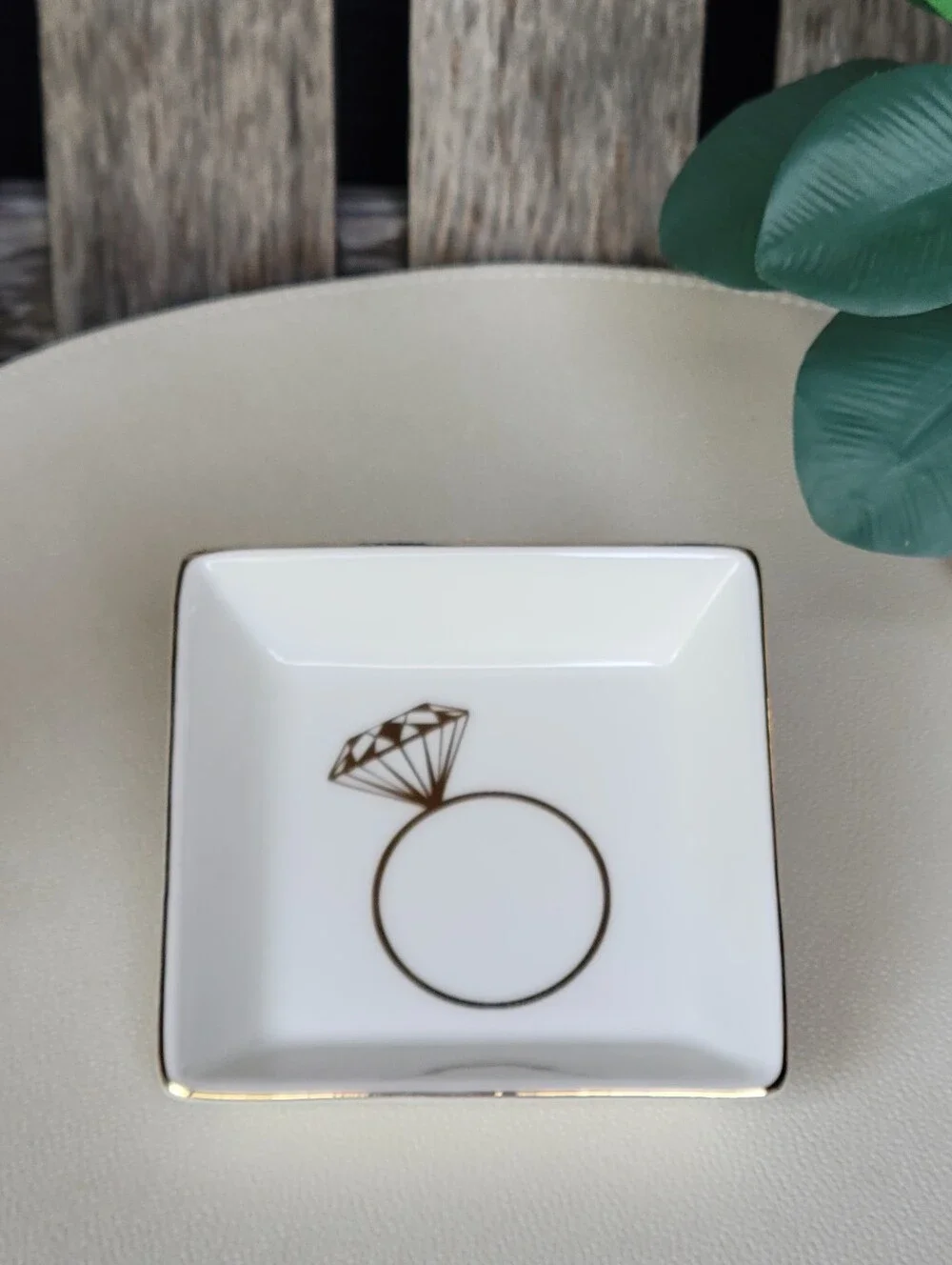 White Porcelain Ring Dish with Gold Diamond Motif